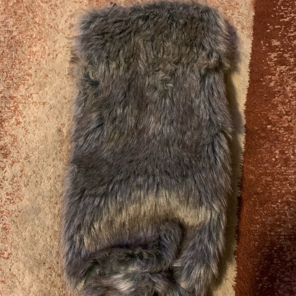 New Grey FAUX FUR WINE BOTTLE GIFT BAG 14" Wondershop Target - Picture 2 of 3